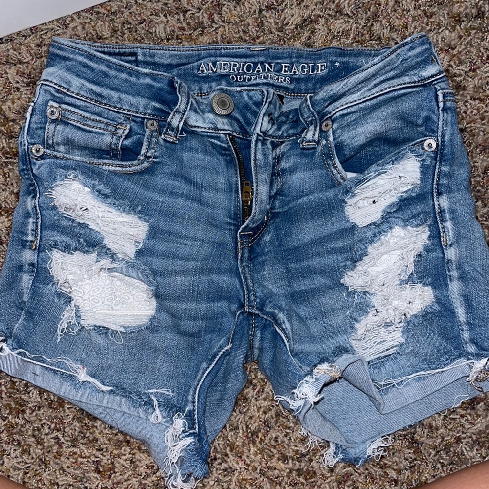 AMERICAN EAGLE jean shorts. super stretchy and comfy. perfect condition.